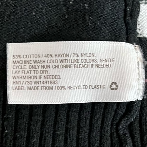 ✨Host Pick✨ Merona Crewneck Plaid Sweater - Picture 5 of 5